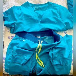 Figs scrubs various sizes